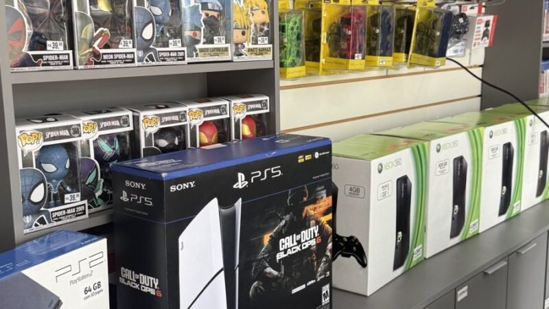 PS5, PS2 e Xbox 360 no balcão da Wil Games